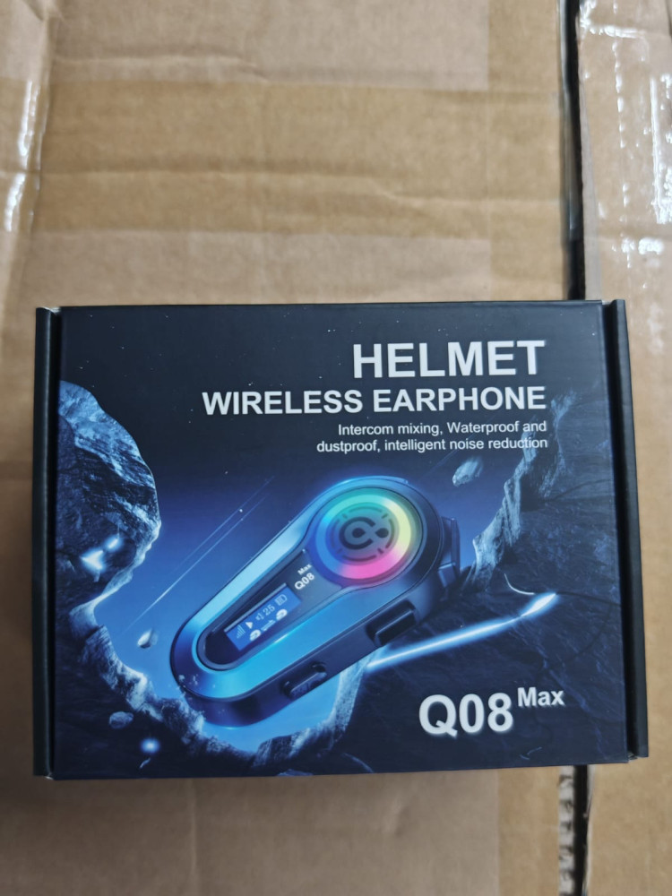 Q08 MAX Wireless Motorcycle Intercom with HD LCD Display